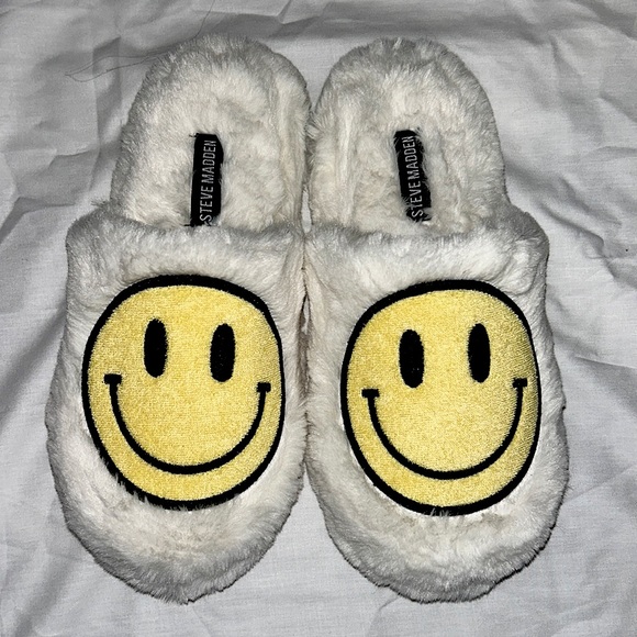 Steve Madden Shoes - BRAND NEW Steve Madden Smiley Slippers